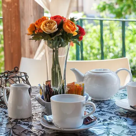 4 Bed & Breakfast 3*